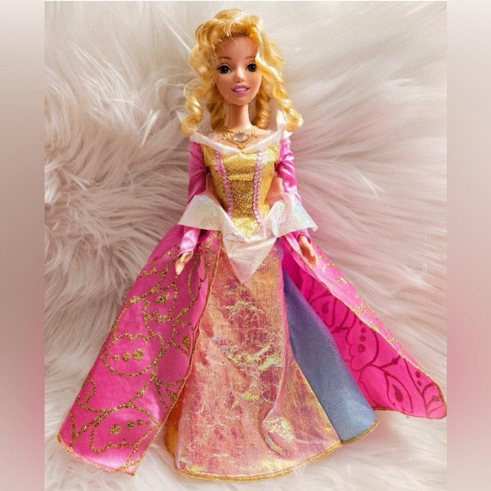 DISNEY - SLEEPING BEAUTY PRINCESS AURORA Doll